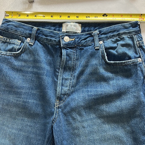 We the Free Women’s straight leg raw hem distressed button fly jeans in size 30 - Picture 6 of 11